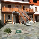 Lorica Suite بيت للعطل